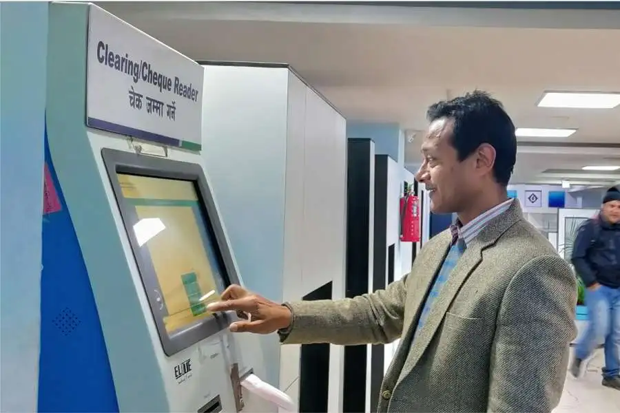 बैंक अफ काठमाण्डूले शुरु गर्यो क्लियरिङ्गका चेक मेसिनबाट जम्मा गर्ने सेवा