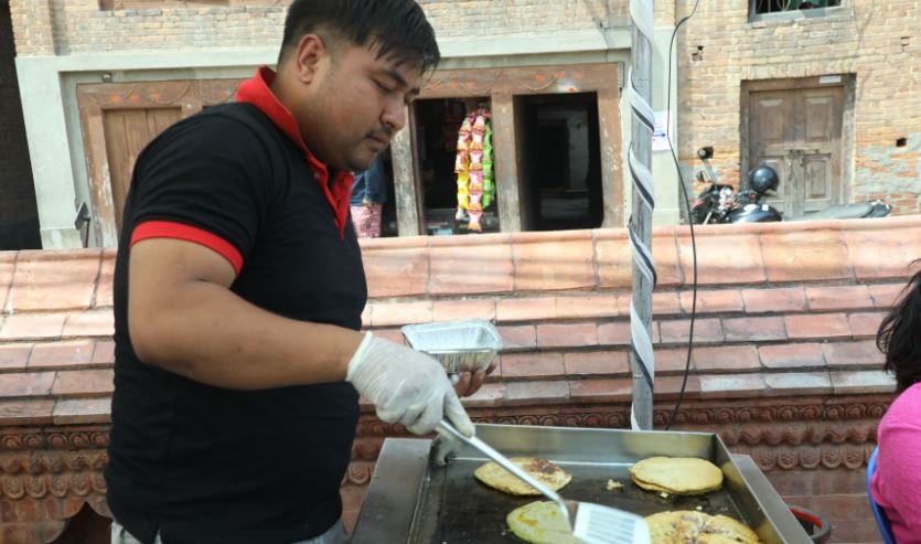 महोत्सवमा बारा पकाउँदै