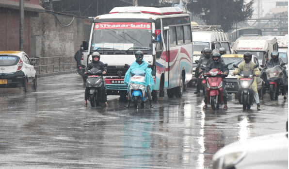 काठमाडौं उपत्यकामा बिहानैदेखि वर्षा, जनजीवन प्रभावित