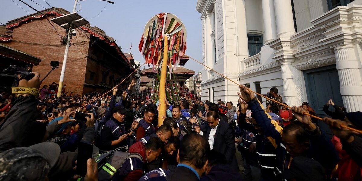 वसन्तपुरमा चीर ठड्याइयो, होली सुरु