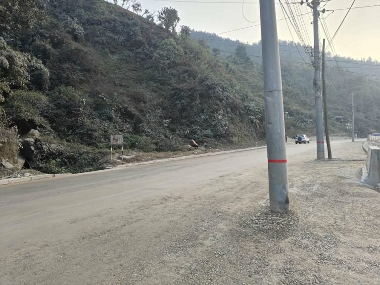 पृथ्वी राजमार्ग विस्तारः अझै करिब १०० बिजुलीका पोल सार्न बाँकी