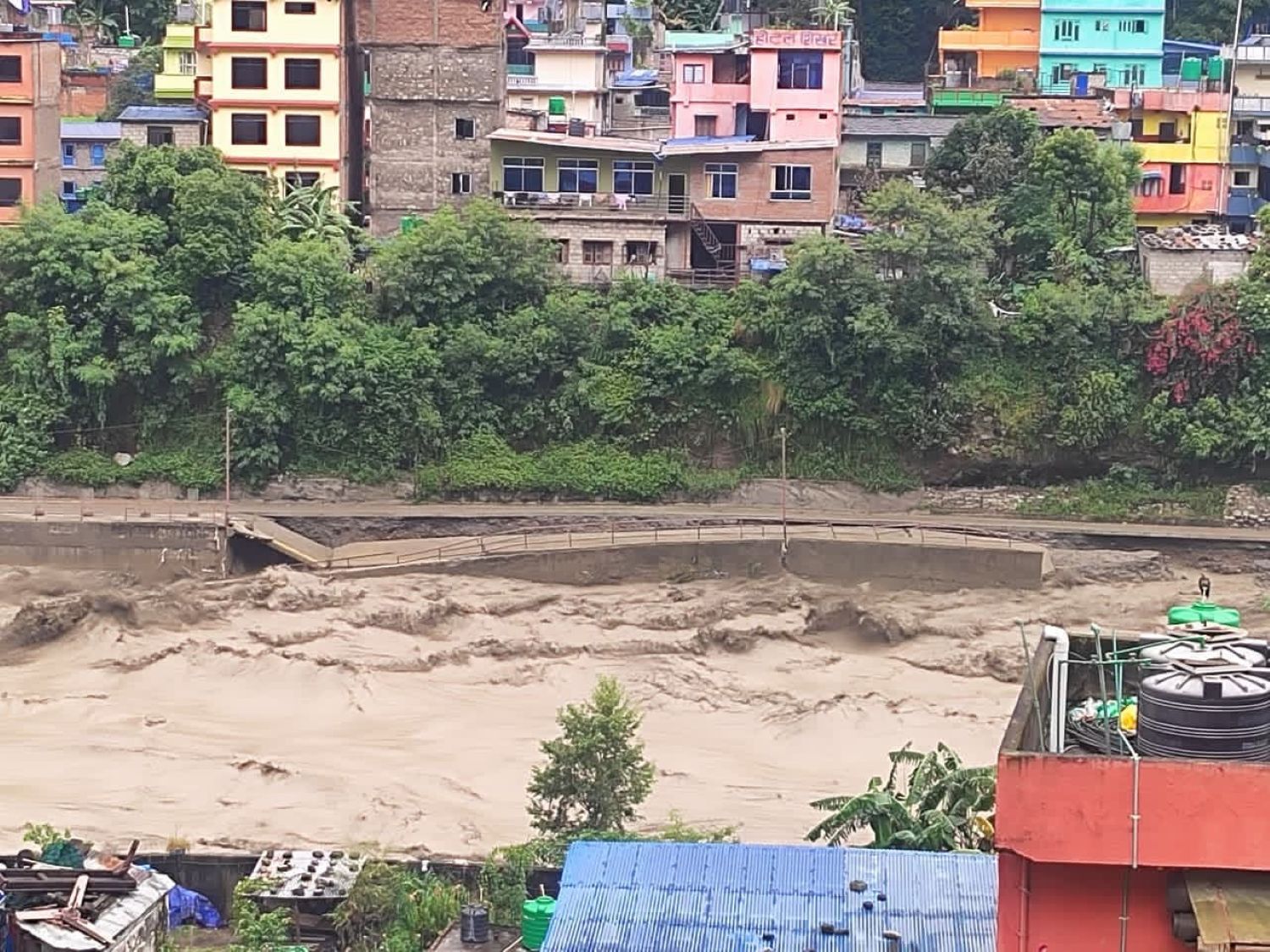 कालीगण्डकीको बाढीले बेनीमा कटान गर्न थाल्यो