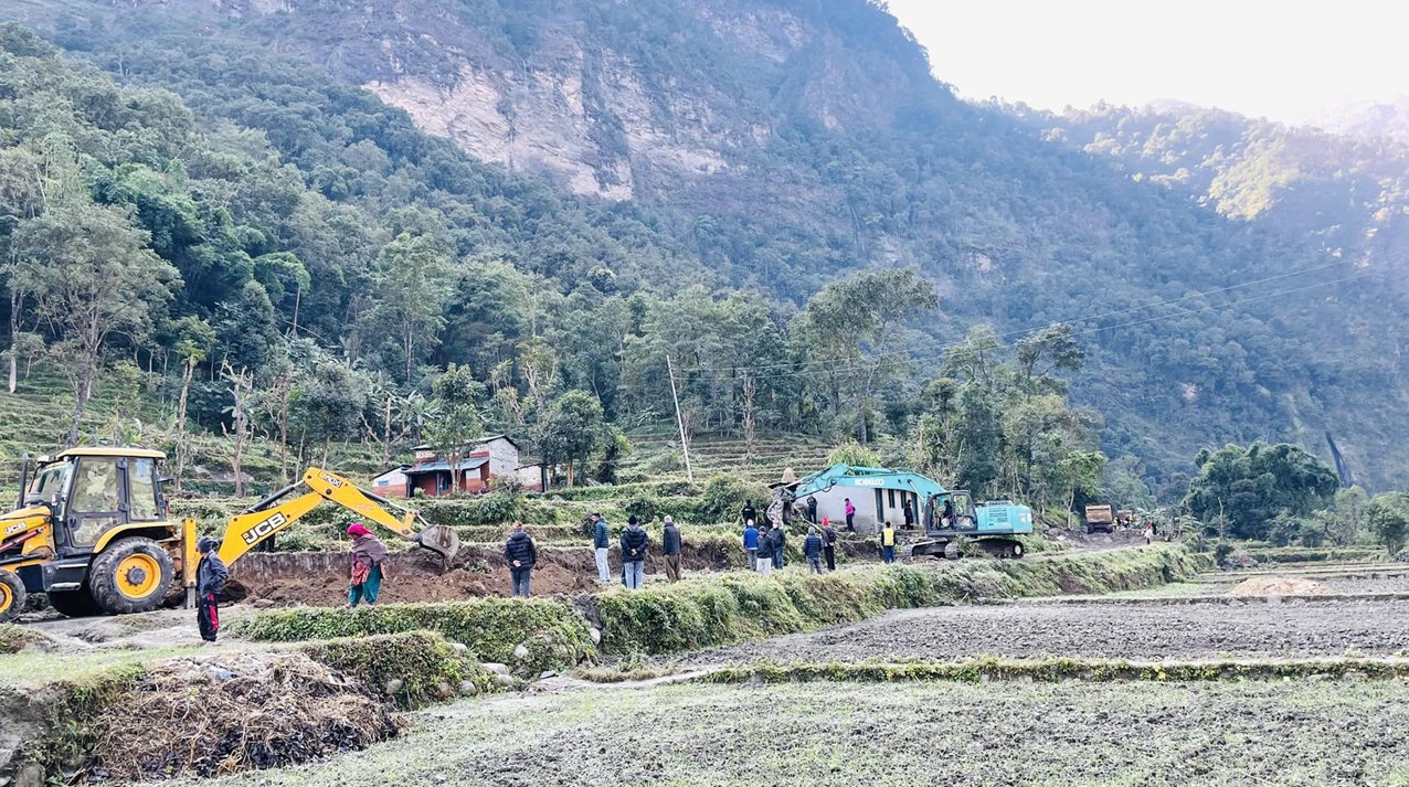 म्याग्दीको कृषि सडक कालोपत्र गर्न धमाधम तयारी गरिँदै