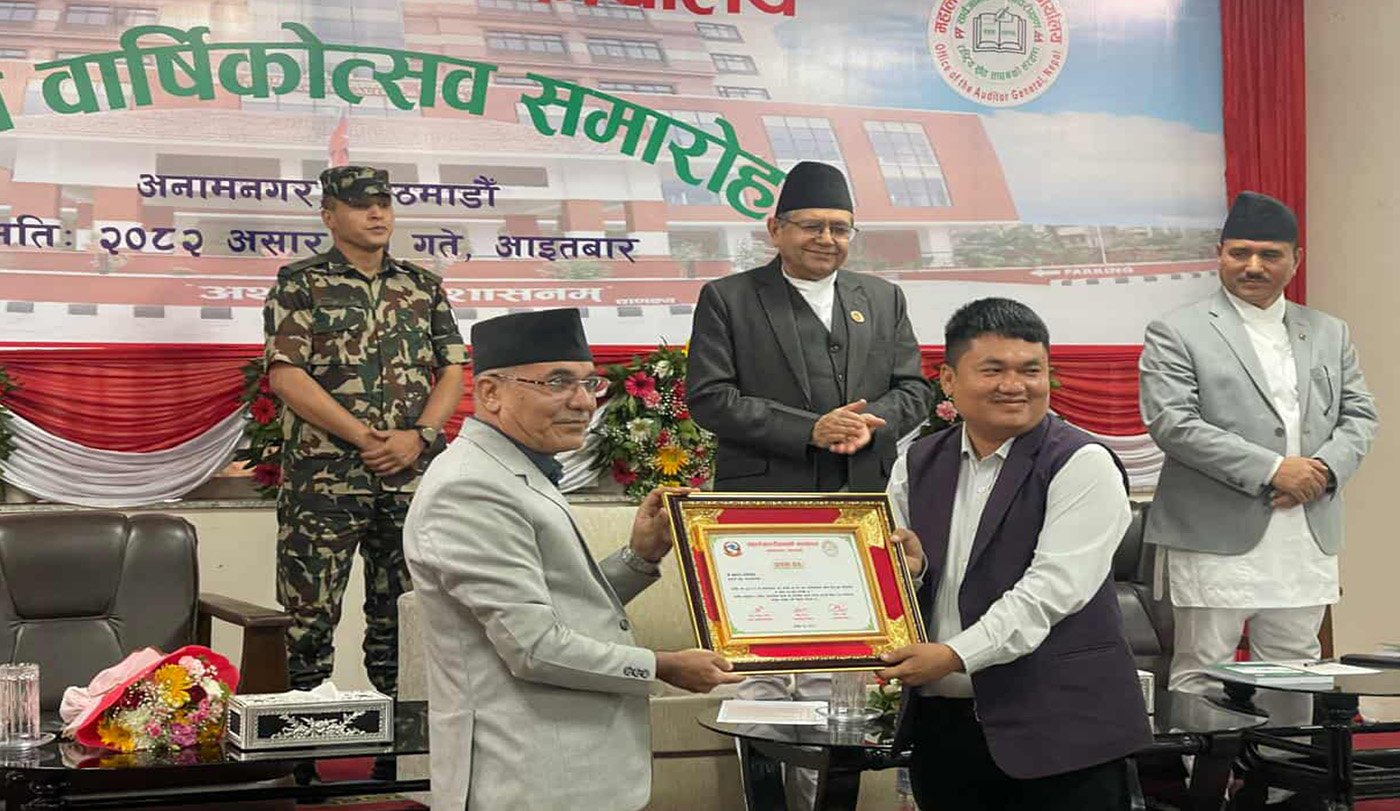 शून्य बेरुजु कायम गरेको महाभारत गाउँपालिकालाई महालेखा कार्यालयद्वारा सम्मान