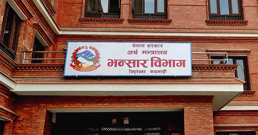 आठ महिनामा भित्रियो ४ करोड बढीको प्लास्टिकका सामान