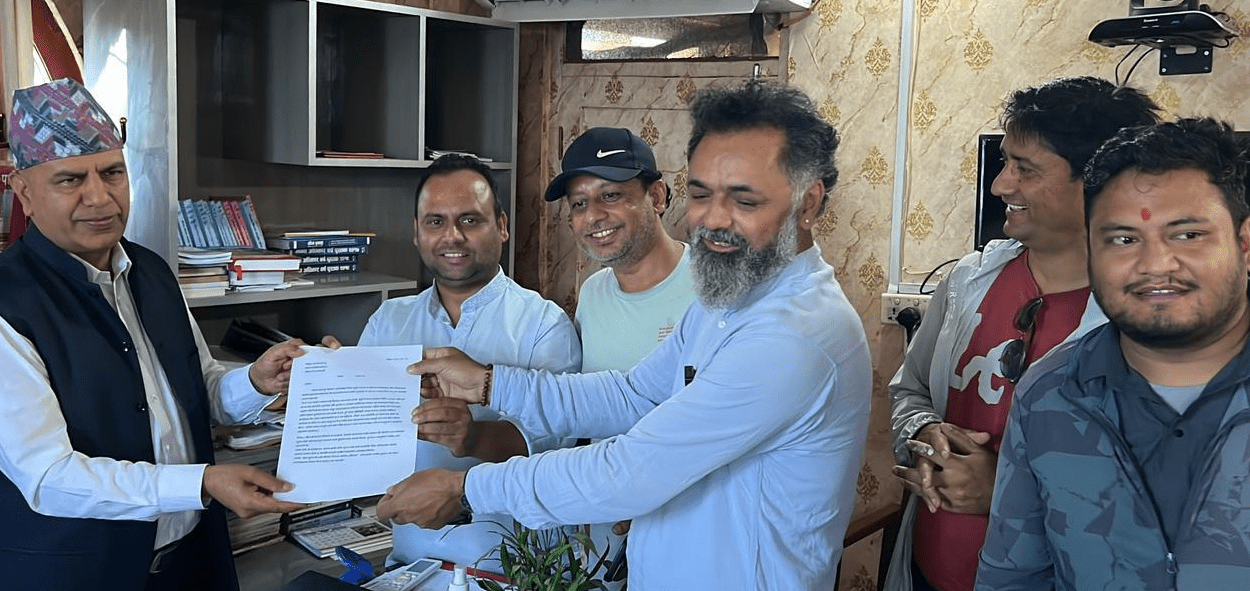 १६ वर्षदेखिको पारिश्रमिक माग्दै प्रधानमन्त्री बालेनलाई ज्ञापन पत्र