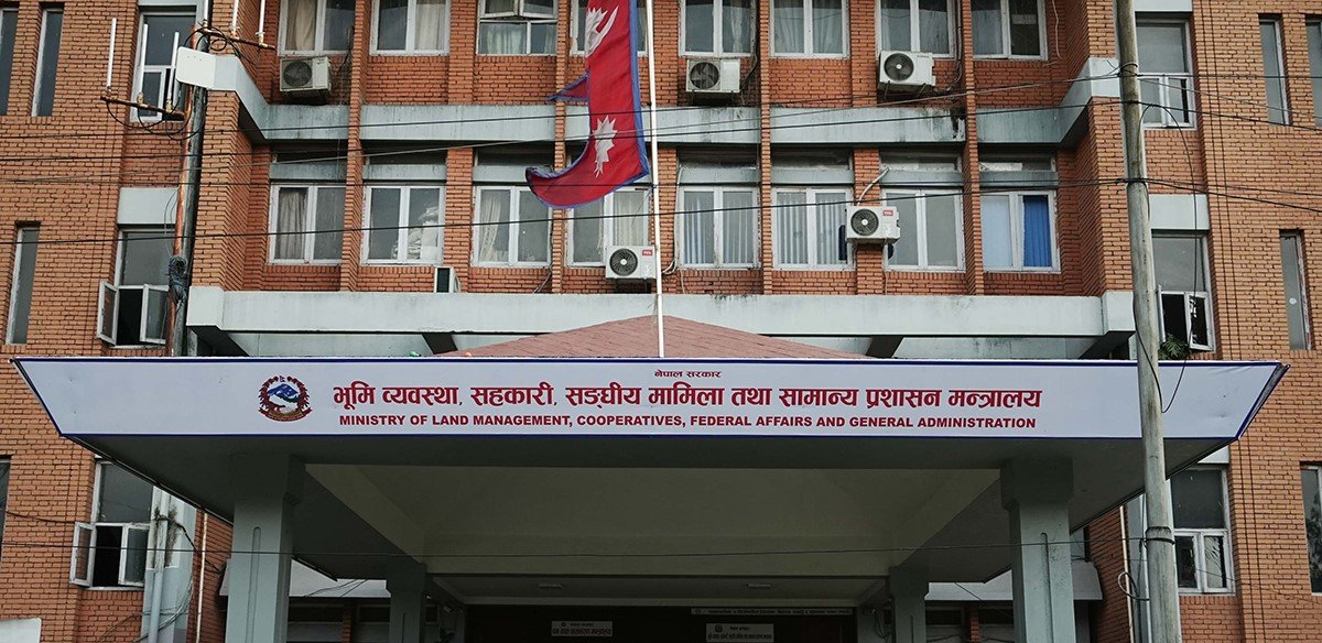 सम्पर्कविहीन निजामती कर्मचारी खोज्दै सरकार, बिदा सकिएपछि नफर्किनेमाथि कारबाहीको चेतावनी