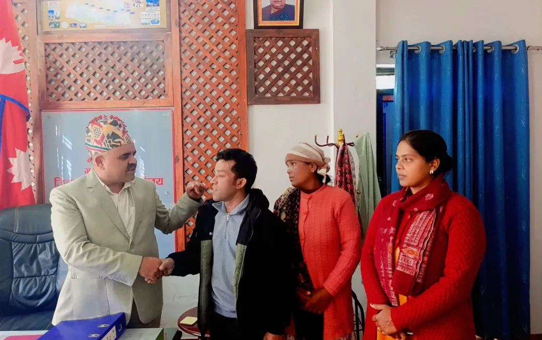 विदेशमा अलपत्र परेका म्याग्दी पाखापानीका भुवन विकको तीन महिनापछि उद्धार