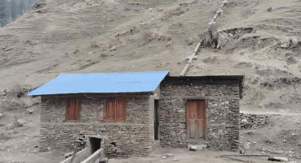 विद्युत् सेवा बन्द हुँदा जुम्ला गुठीचौरका बासिन्दा तीन महिनादेखि अन्धकारमा