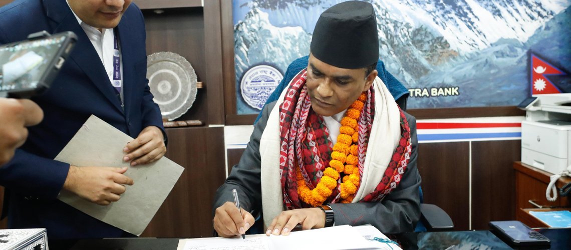 गभर्नर पौडेलविरूद्धको रिट हेर्न नभ्याइनेमा