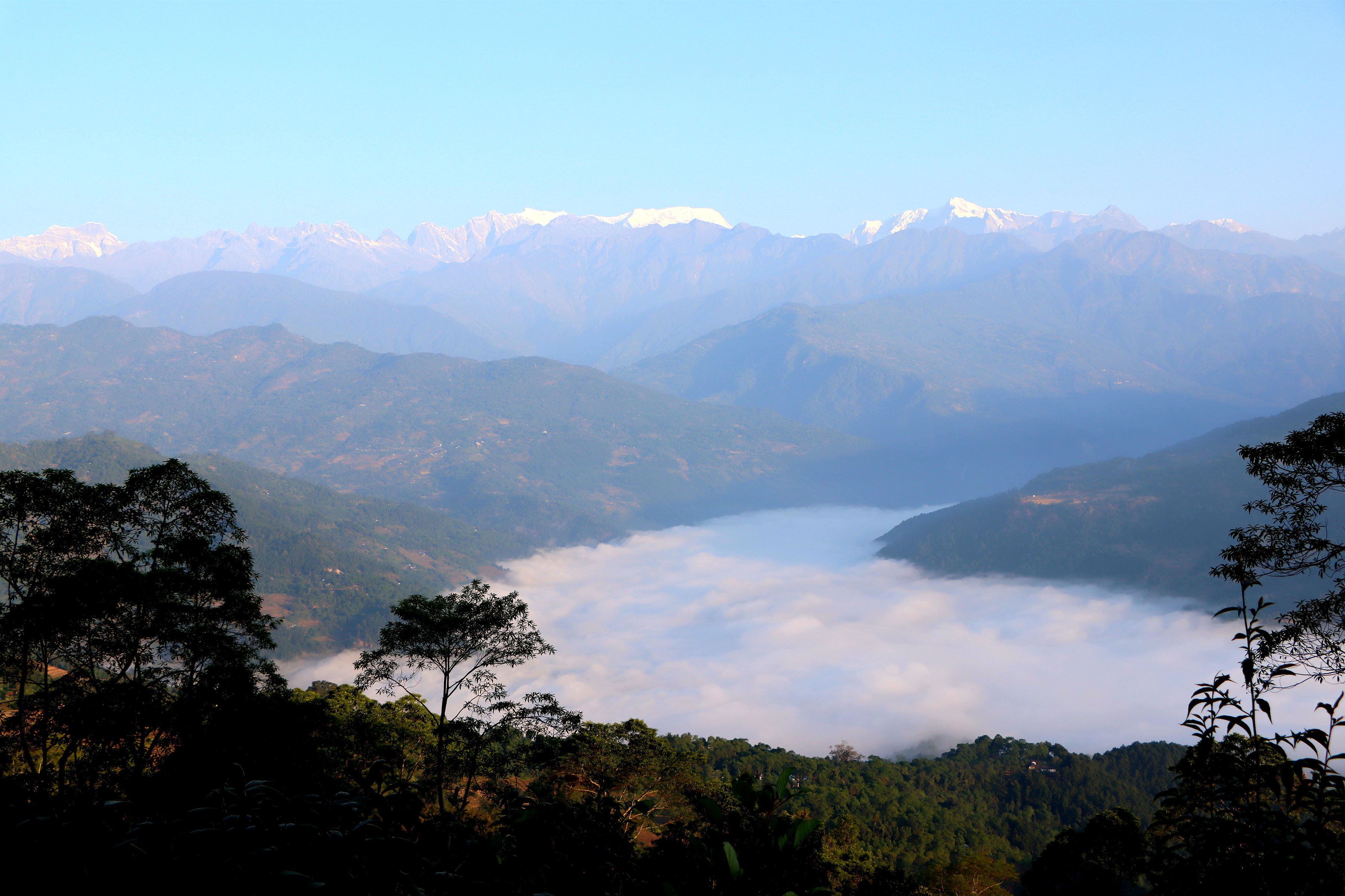 कुहिरोले ढाकेको अरुण उपत्यका (तस्बिर)