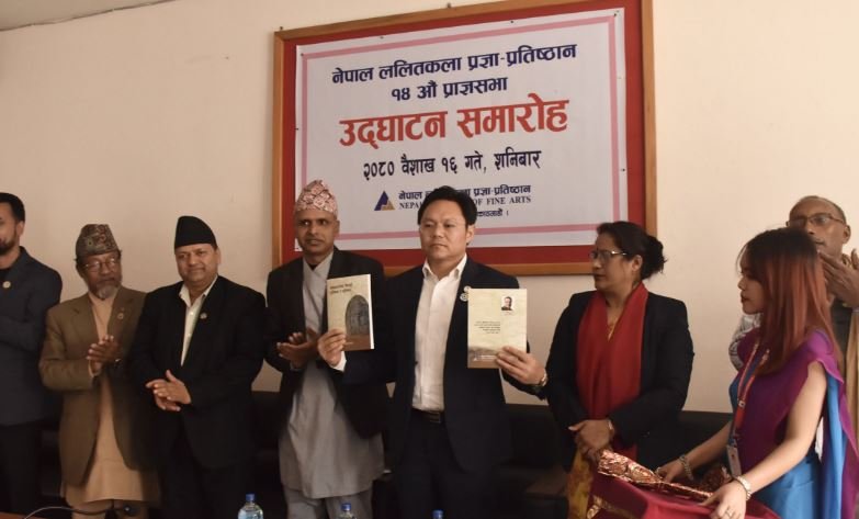 पुस्तक विमोचन गर्दै मन्त्री किराती