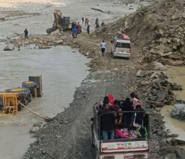 बिपी राजमार्ग फेरि अवरुद्ध