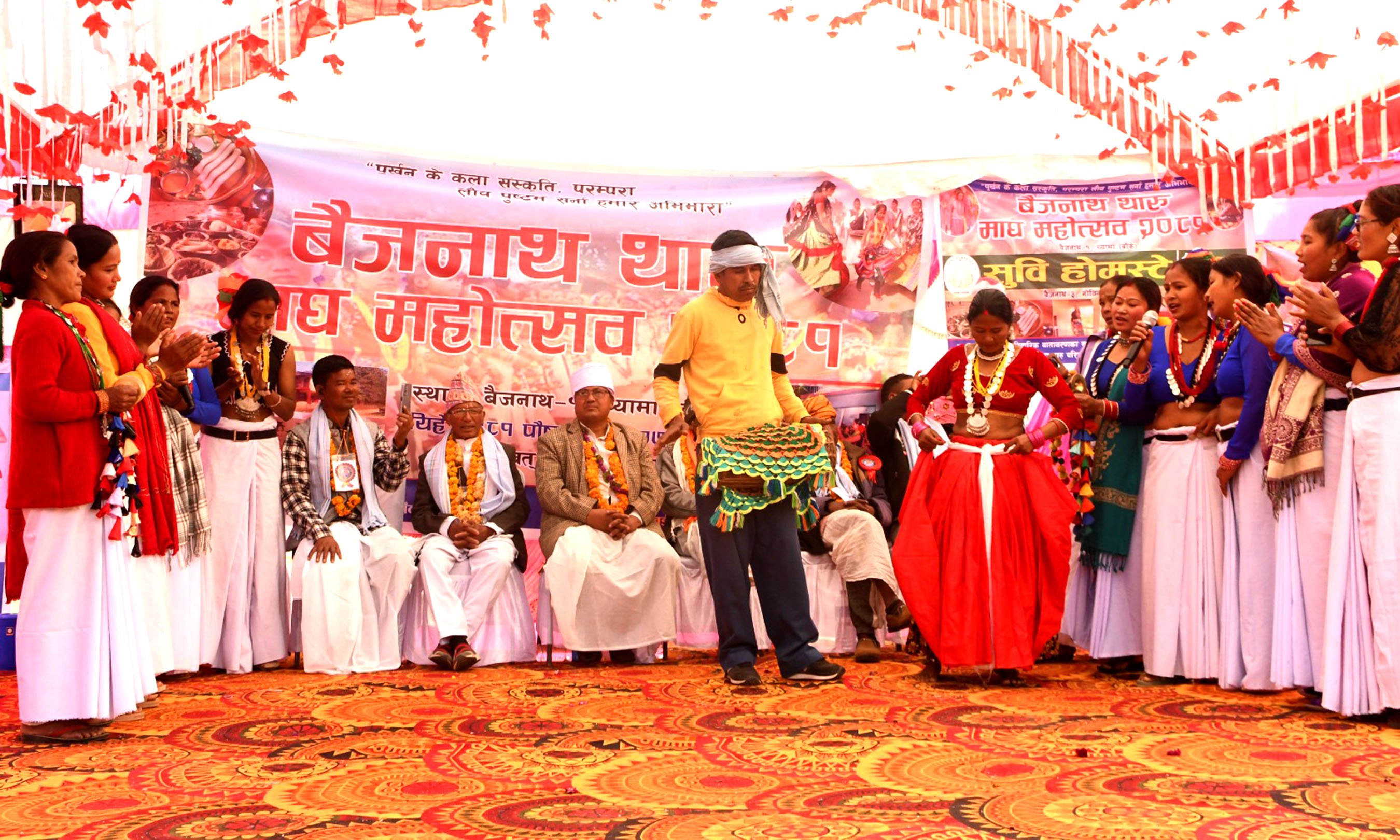 माघीको चहलपहलसँगै माघीमय भए थारू बस्ती