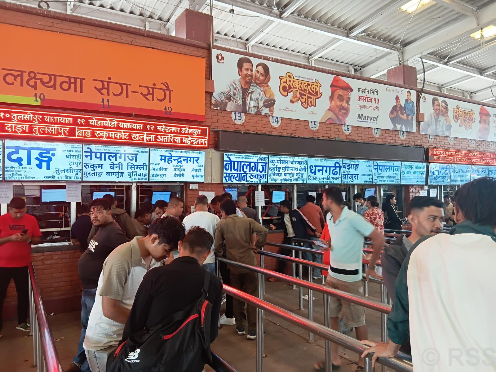 नयाँ बसपार्कमा निःशुल्क इन्टरनेट सेवा चलाउन पाएसँगै यात्रु खुसी