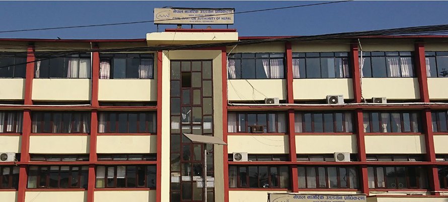 विमानस्थलमै हात हालाहाल गर्ने  दुई पाइलटको लाइसेन्स निलम्बित
