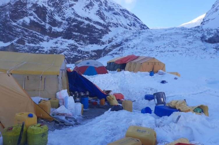 धौलागिरि हिमालको फेन्चपास क्याम्प