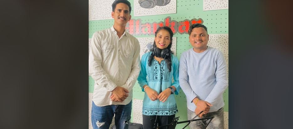 एकाएक चर्चामा पुगिन गायिका सिम्रन परियार