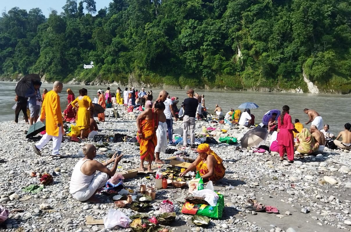 देवघाटमा भक्तजन