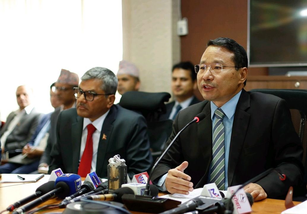स्वदेशी उत्पादनले बजारको माग धान्न नसक्ने भएपछि आलु र प्याजको भ्याट हटायौँ : अर्थमन्त्री