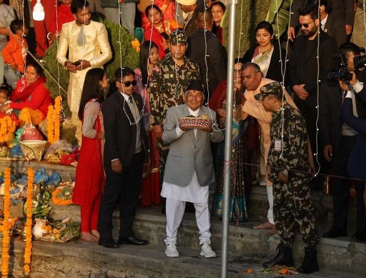 छठ पर्वमा सामेल हुन राष्ट्रपति पौडेल गौरीघाटमा