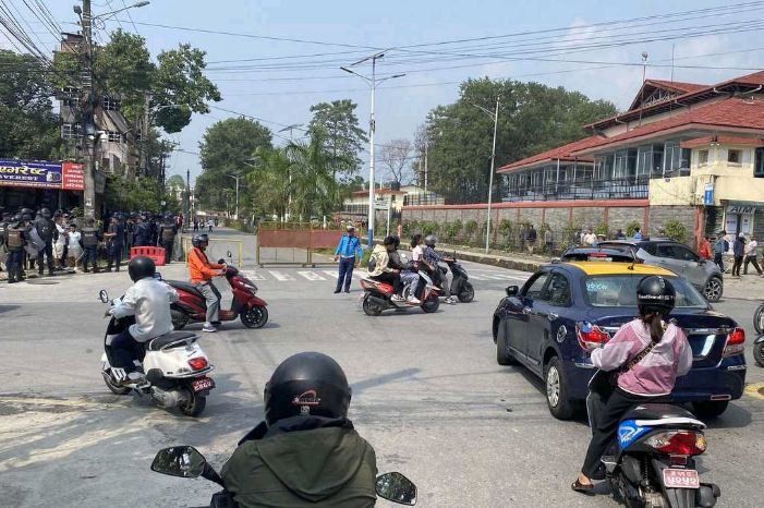 पोखरामा दुई पक्षीय प्रदर्शन