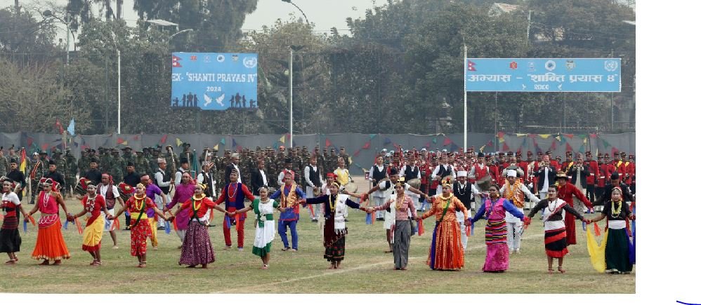 सांस्कृतिक झाकी प्रस्तुत गर्दै नेपाली सेनाको टोली