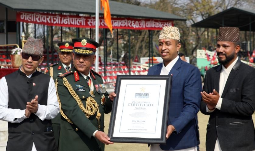 विश्व कीर्तिमान कायम गरेको प्रमाणपत्र हस्तान्तरण