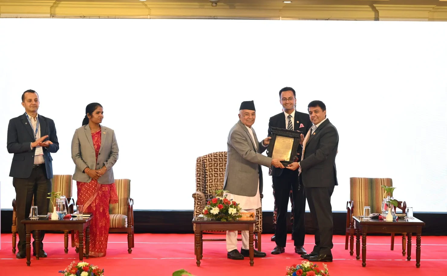 नेपाल उद्योग वाणिज्य महासंघका अध्यक्ष कर्पोरेट एक्सिलेन्सी अवार्डद्वारा सम्मानित