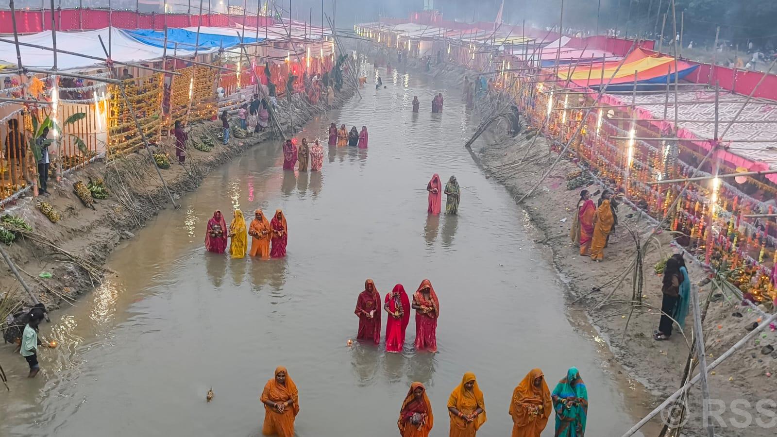 उदाउँदो सूर्यलाई अर्घ्य दिएसँगै छठ पर्व सम्पन्न