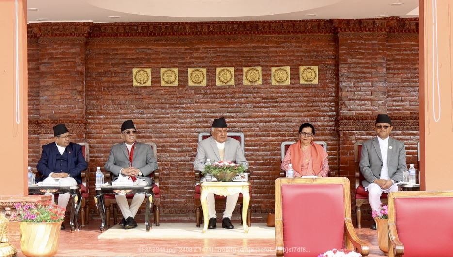 चियापान समारोह सहभागी हुँदै