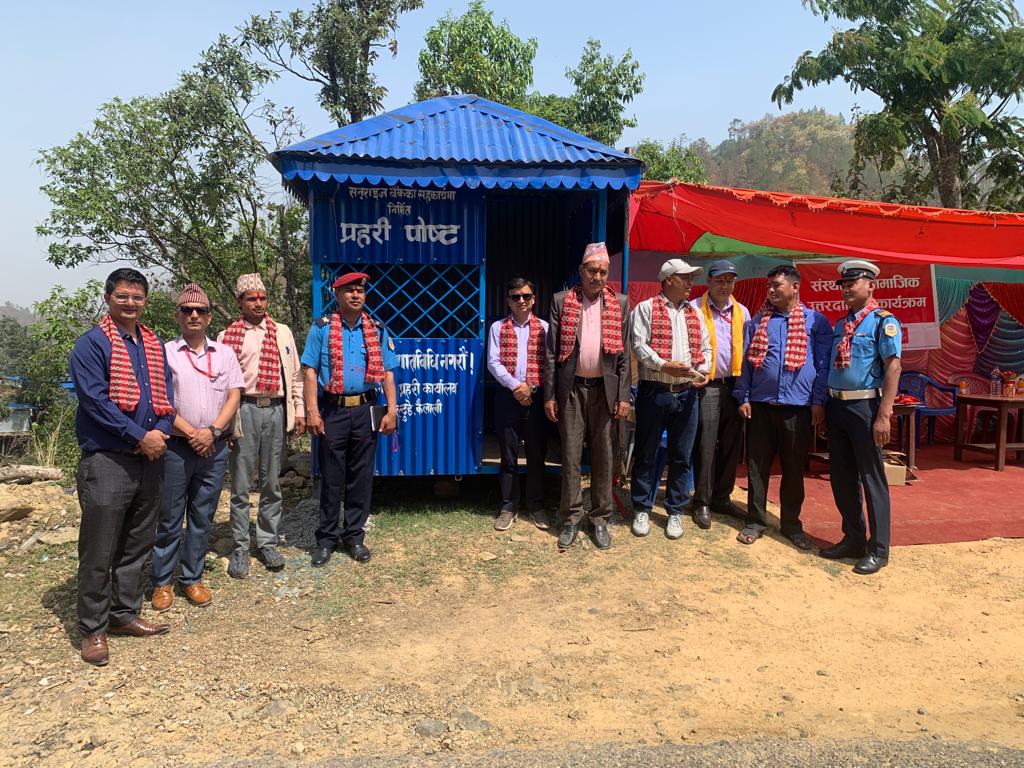 सन्राइज बैंकद्वारा चुरे र डडेल्धुरा बजारमा प्रहरी बिट निर्माण