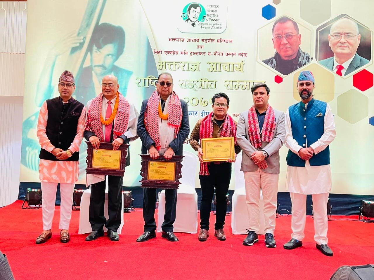 सिटी एक्सप्रेस मनी ट्रान्सफरद्वारा ५० हजार रुपैयाँ पुरुस्कार प्रदान