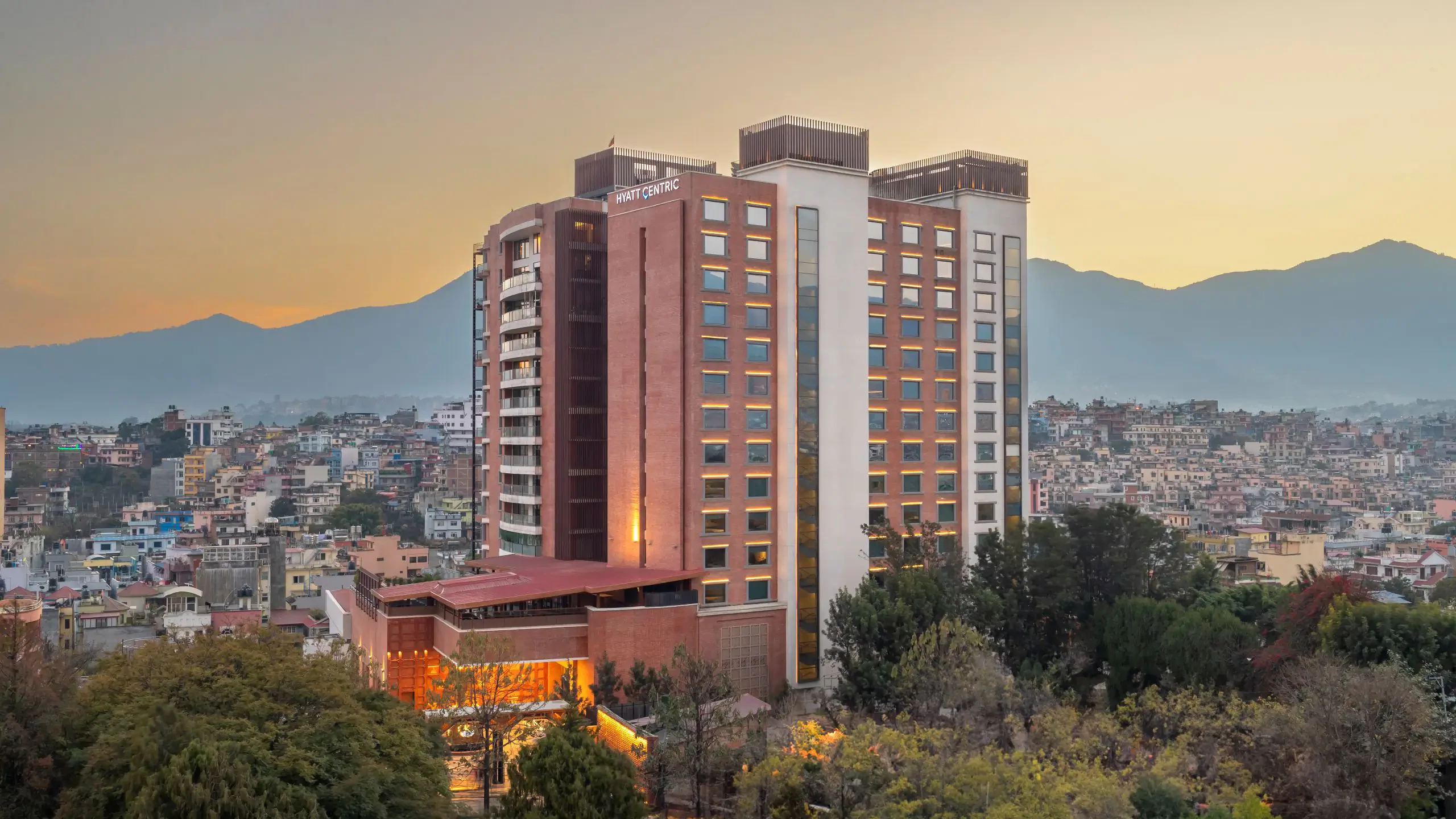 घाटाबाट नाफातर्फको यात्रामा सिटी होटल, नयाँ सेवाबाट आम्दानी विस्तार गर्दै