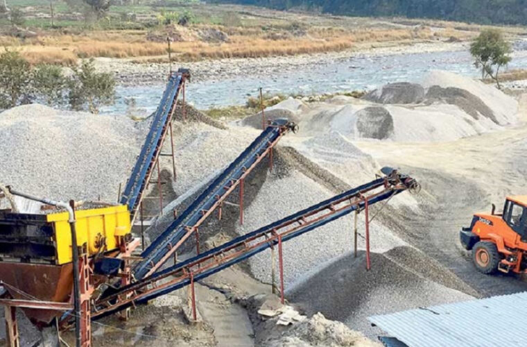 चौतर्फी दबाबपछि सरकारले २२ दिन  खोल्ने निर्णय गर्यो क्रसर