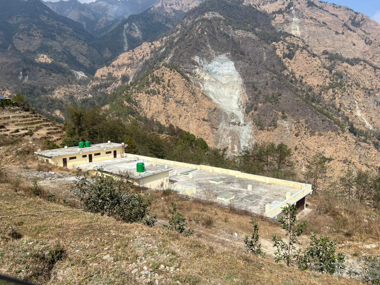 बजेट र जनशक्ति अभावले दोबागाउँ अस्पताल चार वर्षदेखि बन्द, बिरामीलाई बेनी धाउनपर्ने बाध्यता