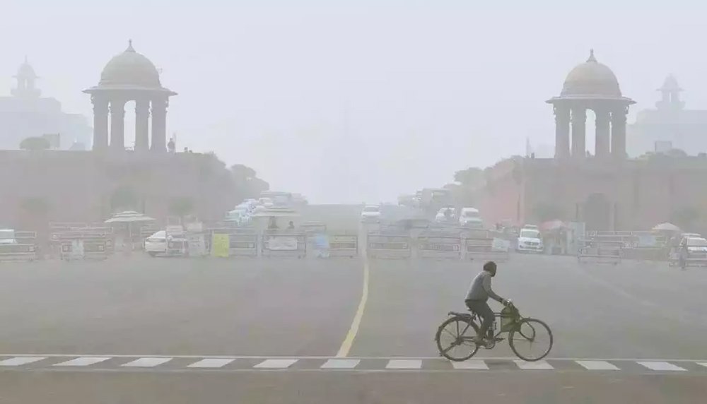 भारतको राजधानी नयाँदिल्लीलाई विषाक्त धुवाँले ढाक्यो,  विद्यालयहरू बन्द