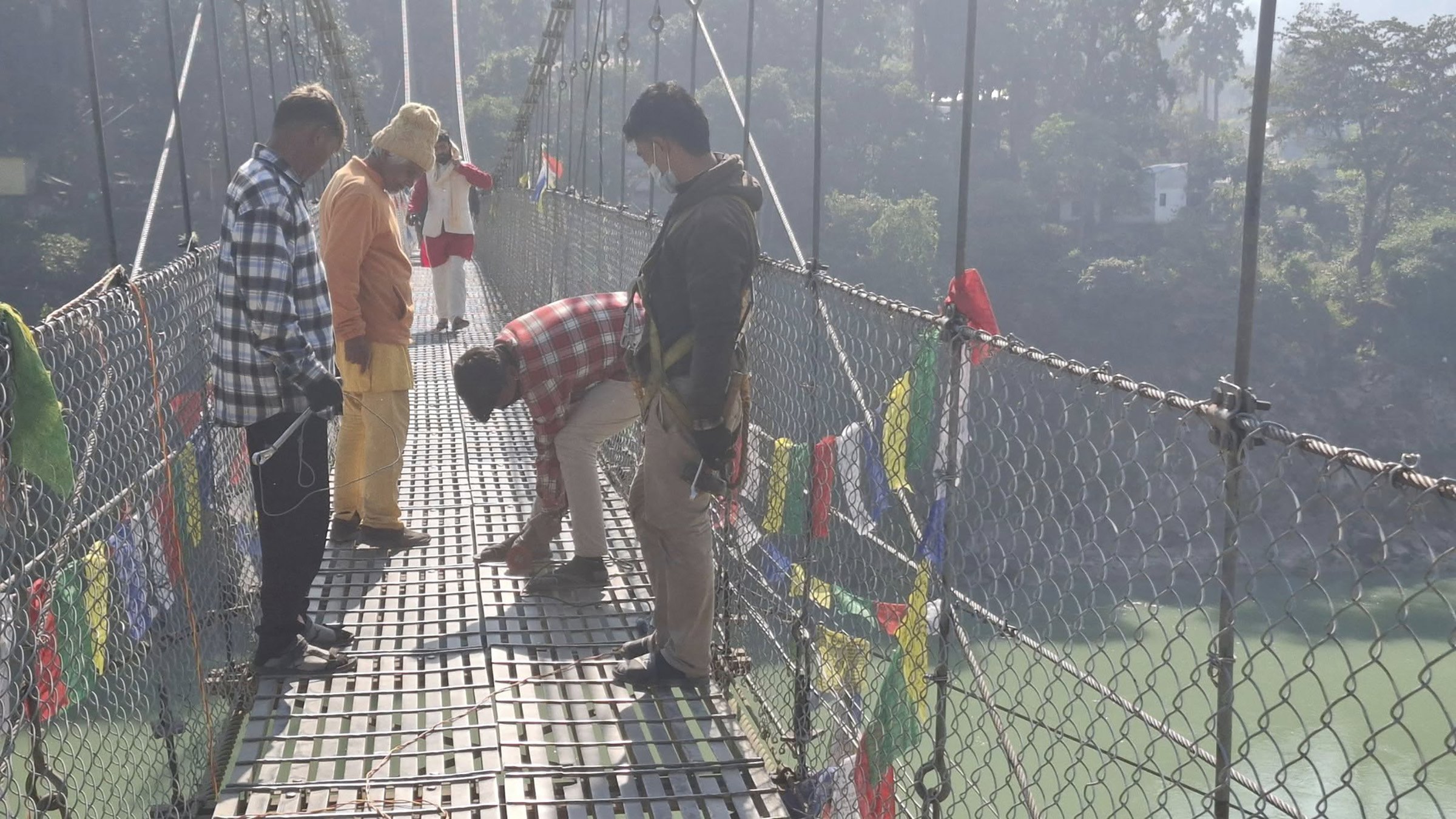देवघाट जाने झोलुंगे पुल मर्मत सुरु