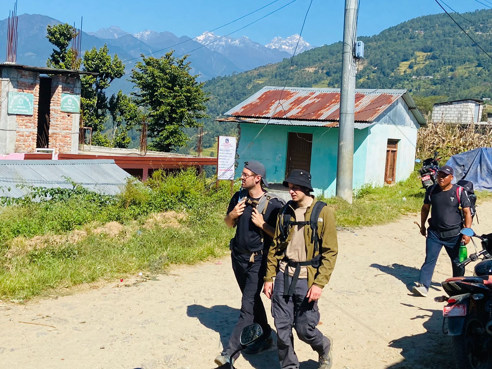 सिन्धुपाल्चोकमा विदेशी पर्यटक