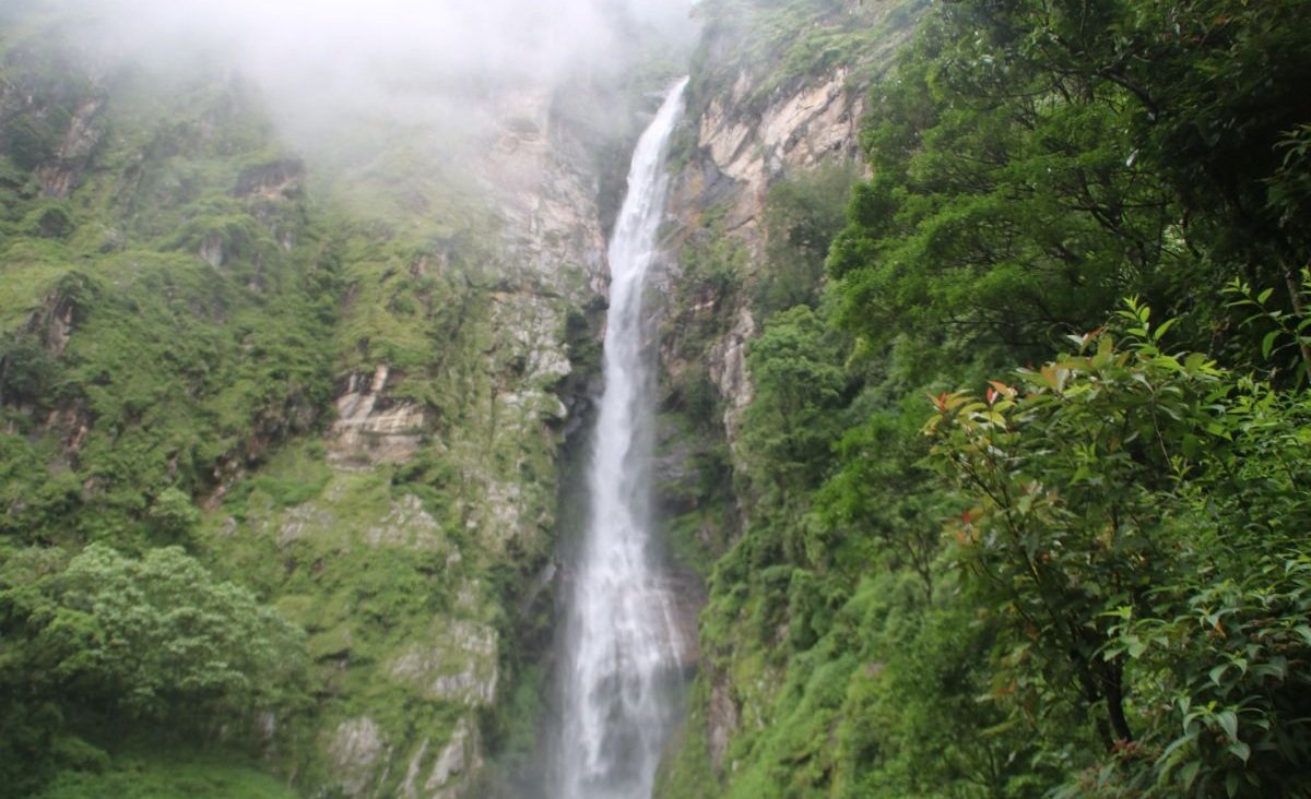 ओझेलमा ताप्लेजुङको ढङ्ढङ्गे झरना, सम्भावनाको ढोका खुल्ने अपेक्षामा स्थानीय