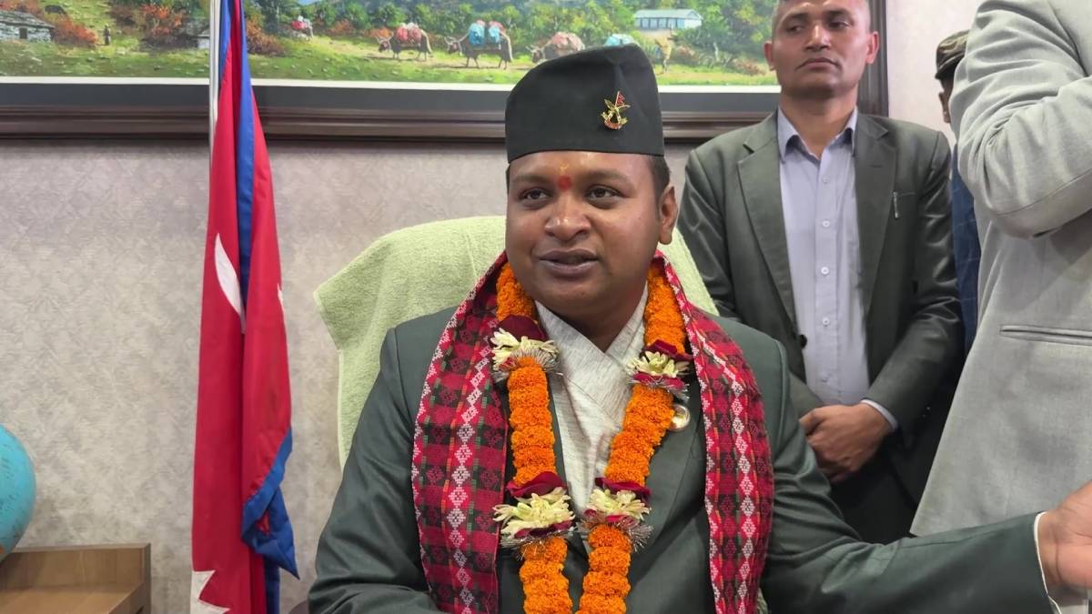 श्रममन्त्री दीपककुमार साह पदमुक्त