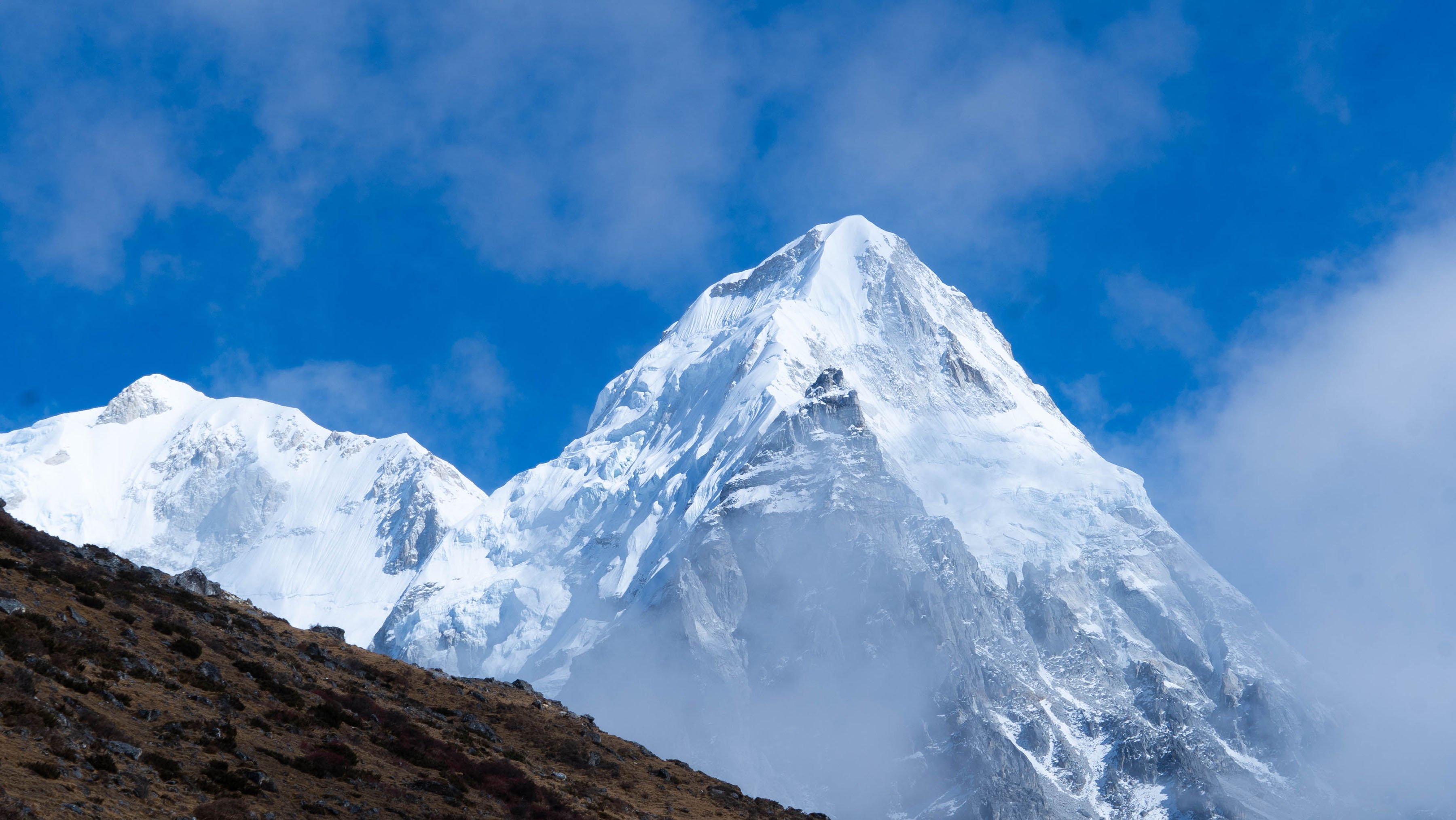 राथोङ पिक हिमालको मनमोहक दृश्य