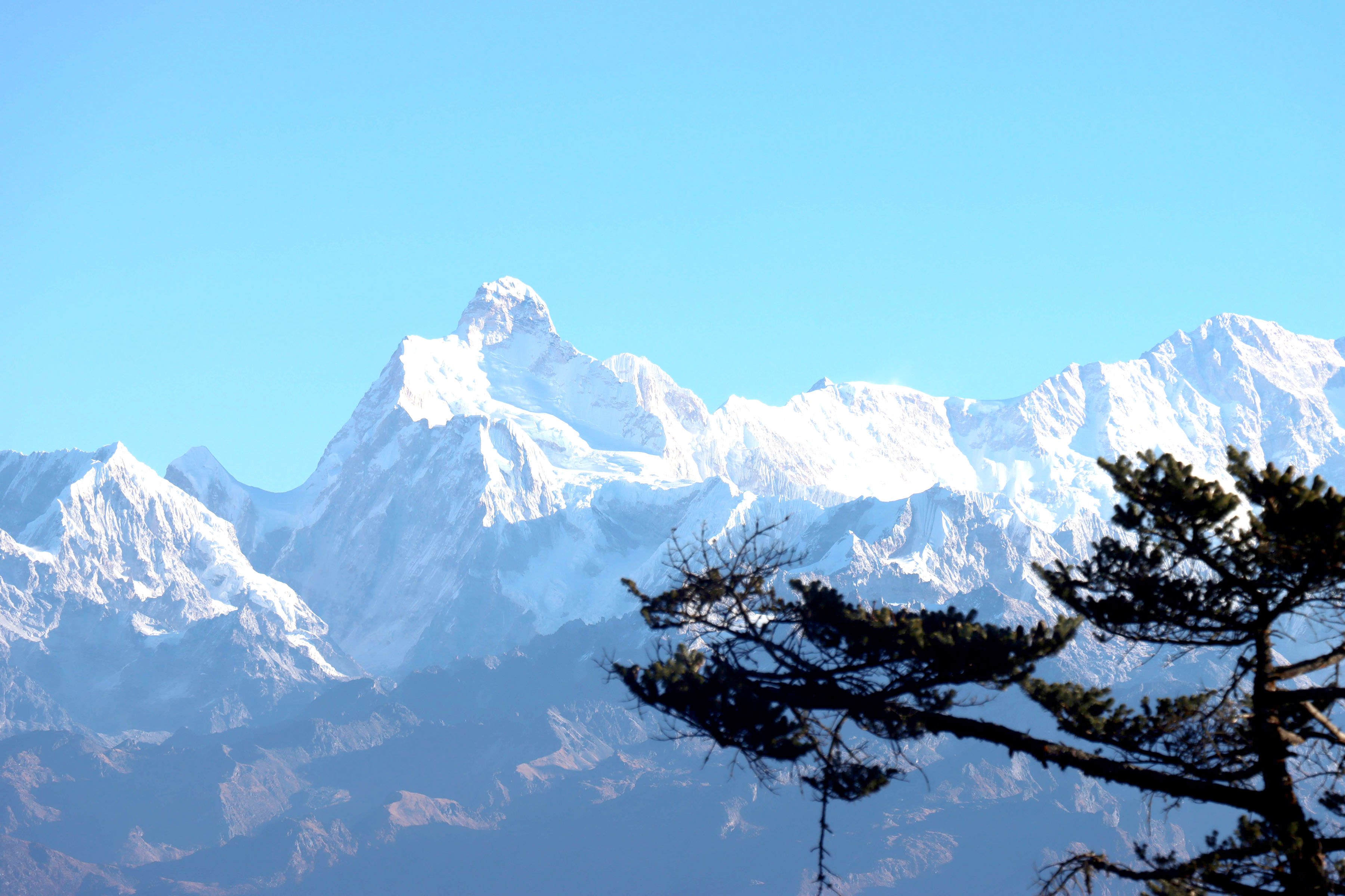 कुम्भकर्ण हिमालको मनमोहक दृश्य