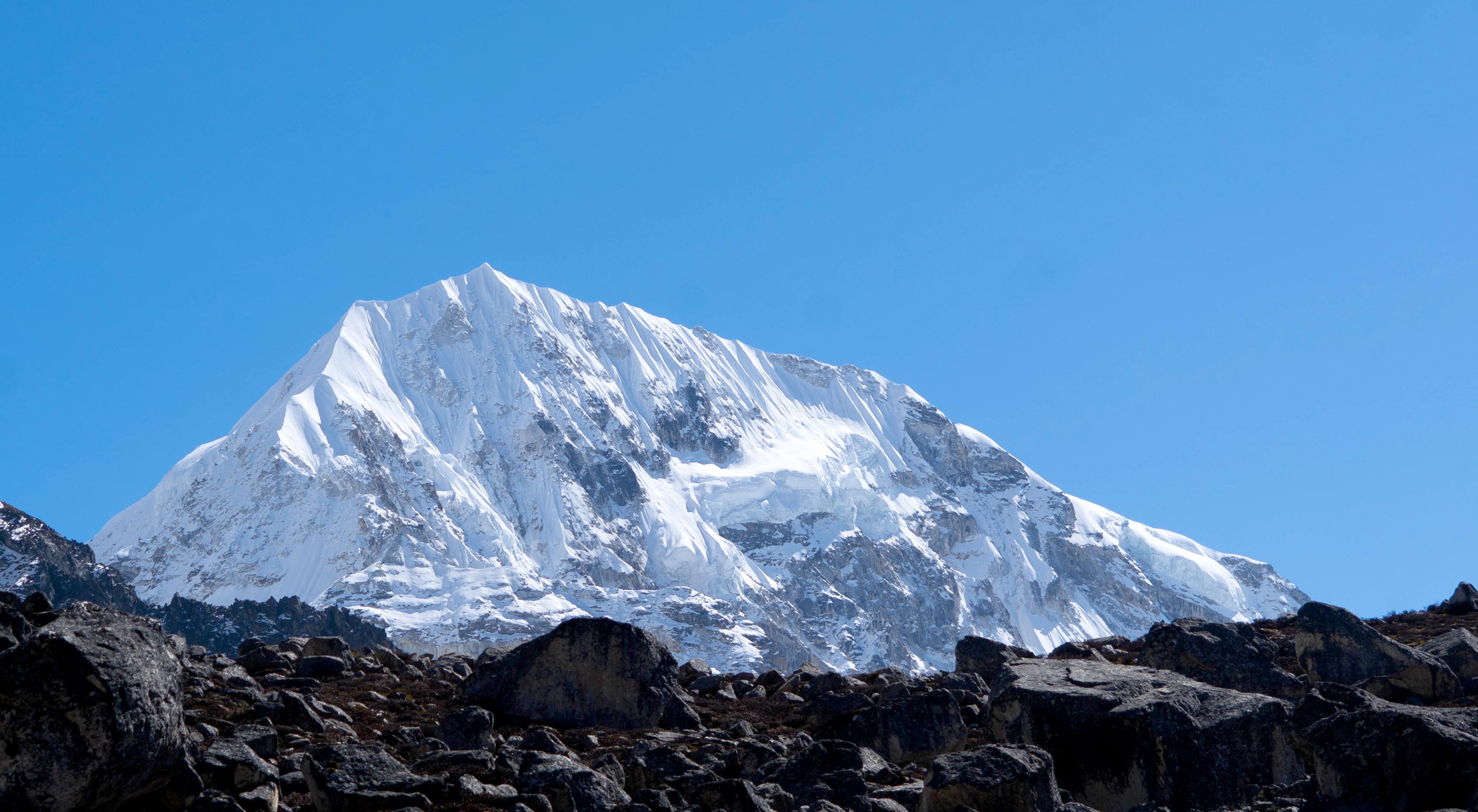 कोक्थाङ पिक हिमालको मनमोहक दृश्य