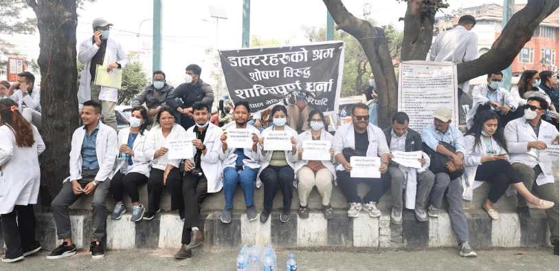शिक्षक पछि चिकित्सक पनि आन्दोलित