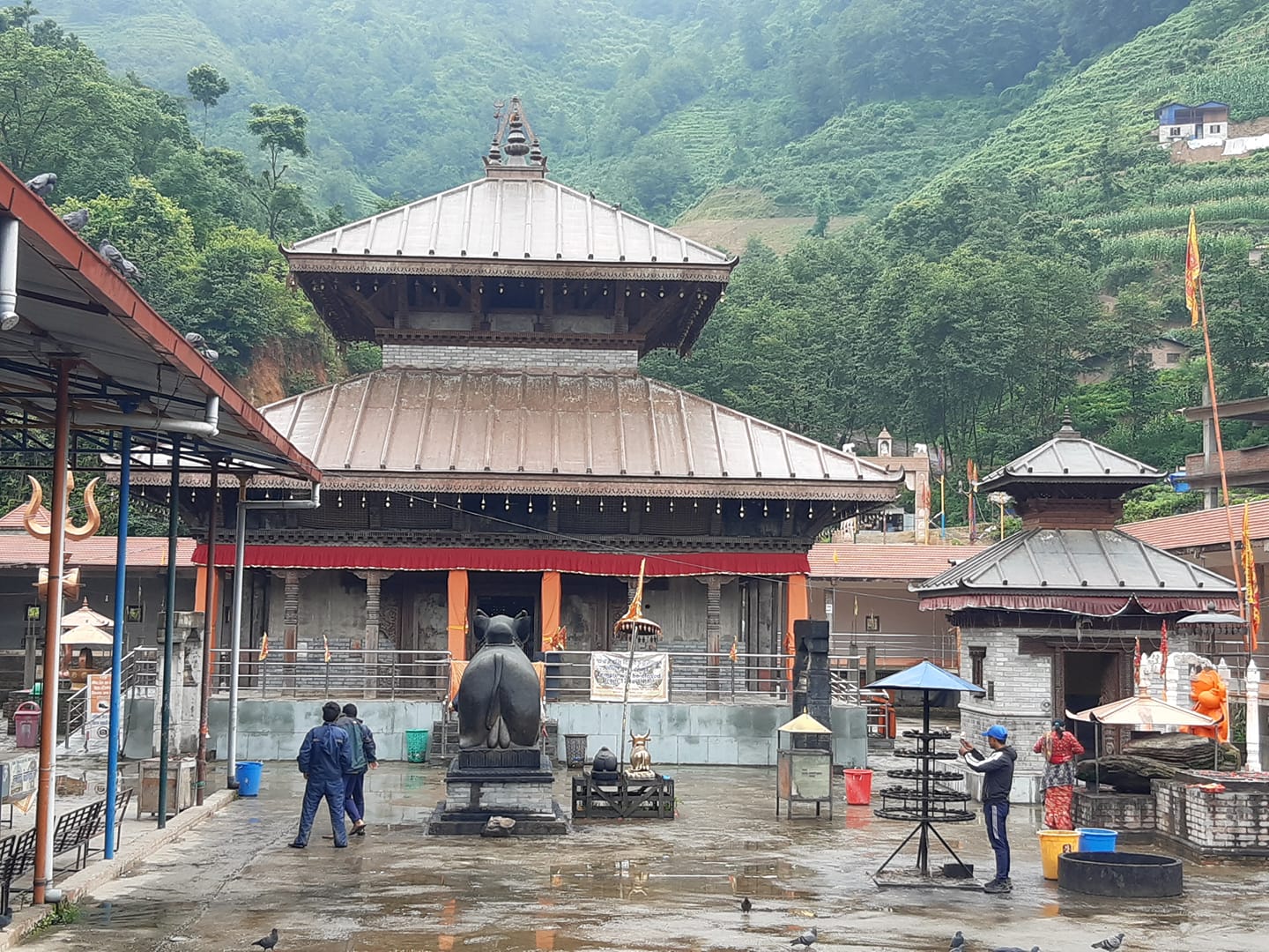 अक्षय तृतीयाः दर्शनार्थीका लागि डोलेश्वरमा चारै ढोका खुल्ला