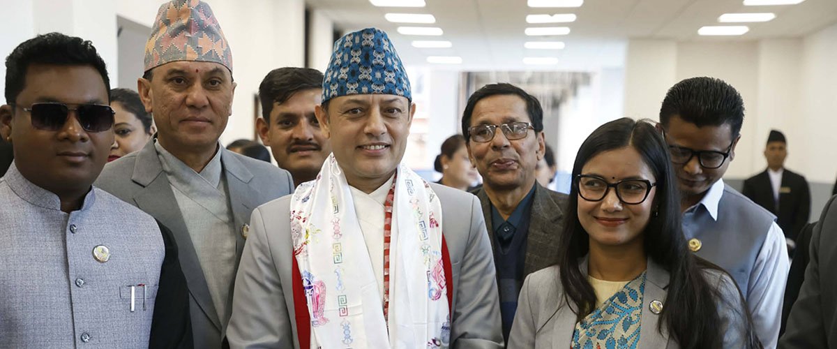 नेपालको दशौं सभामुखमा डोलप्रसाद अर्याल, २ बजे शपथ