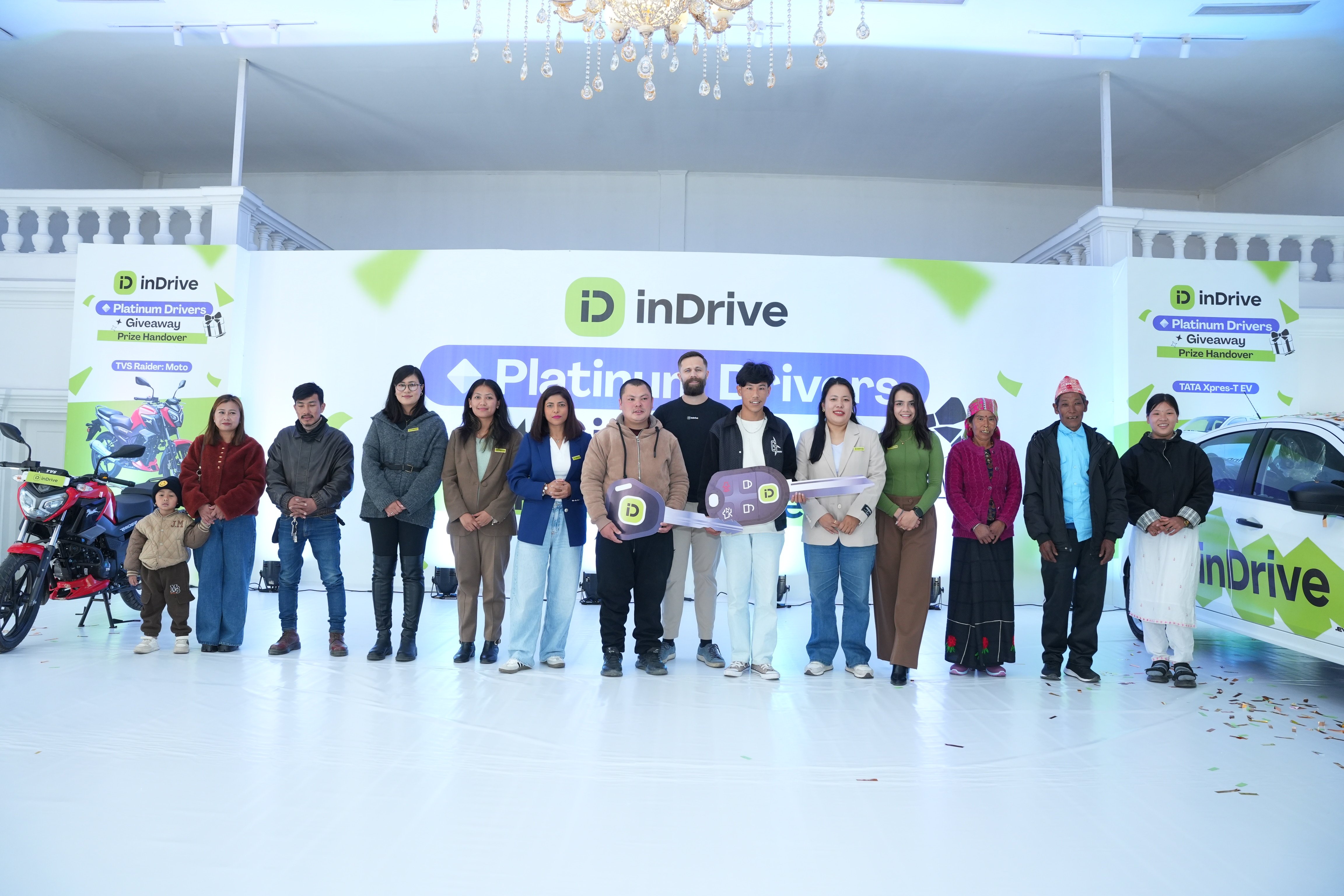 इनड्राइभद्वारा ‘प्लेटिनम ड्राइभर्स गिभअवे’ अभियानका बिजेताहरुलाई पुरस्कार वितरण
