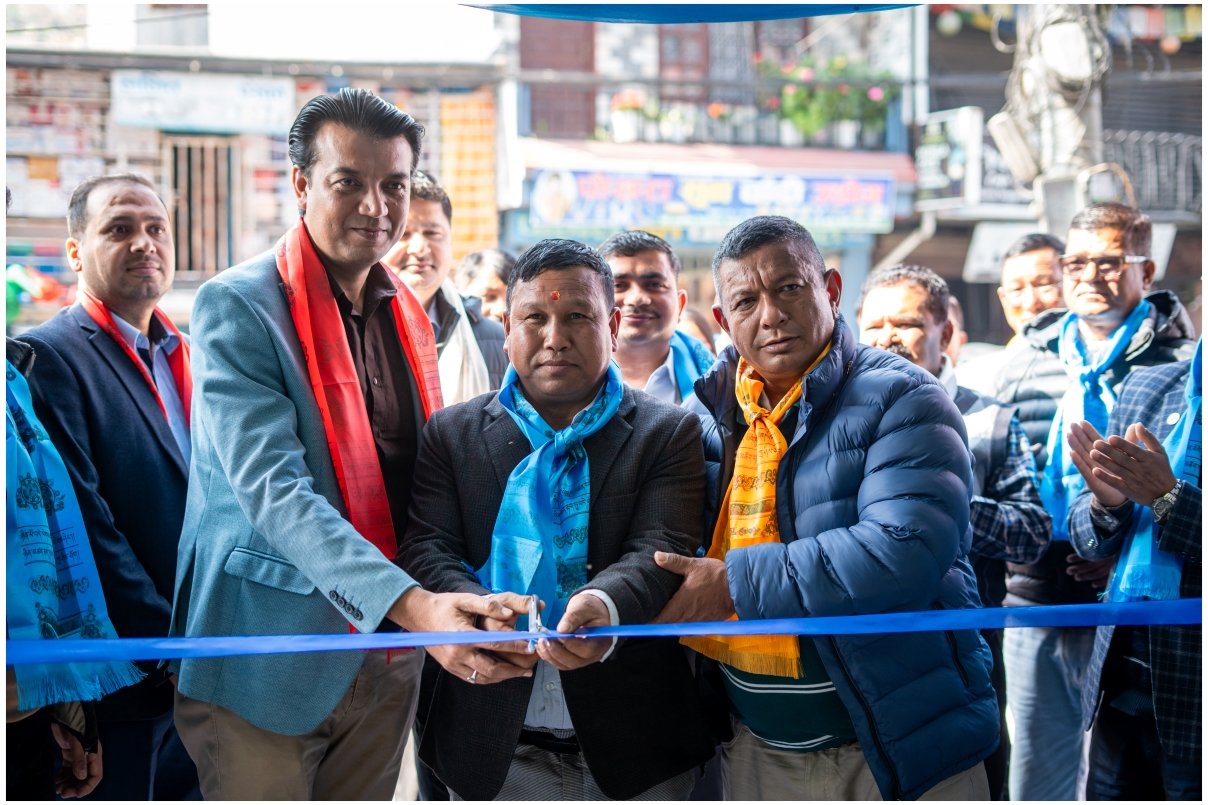 लमजुङको बेसीसहरमा कजारियाको नयाँ शोरूम उद्घाटन