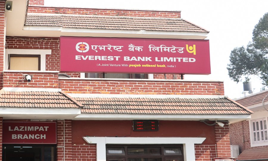 अवधि पुरा हुन लागेको ऋणपत्रको रकम फिर्ता गर्दै एभरेस्ट बैंक